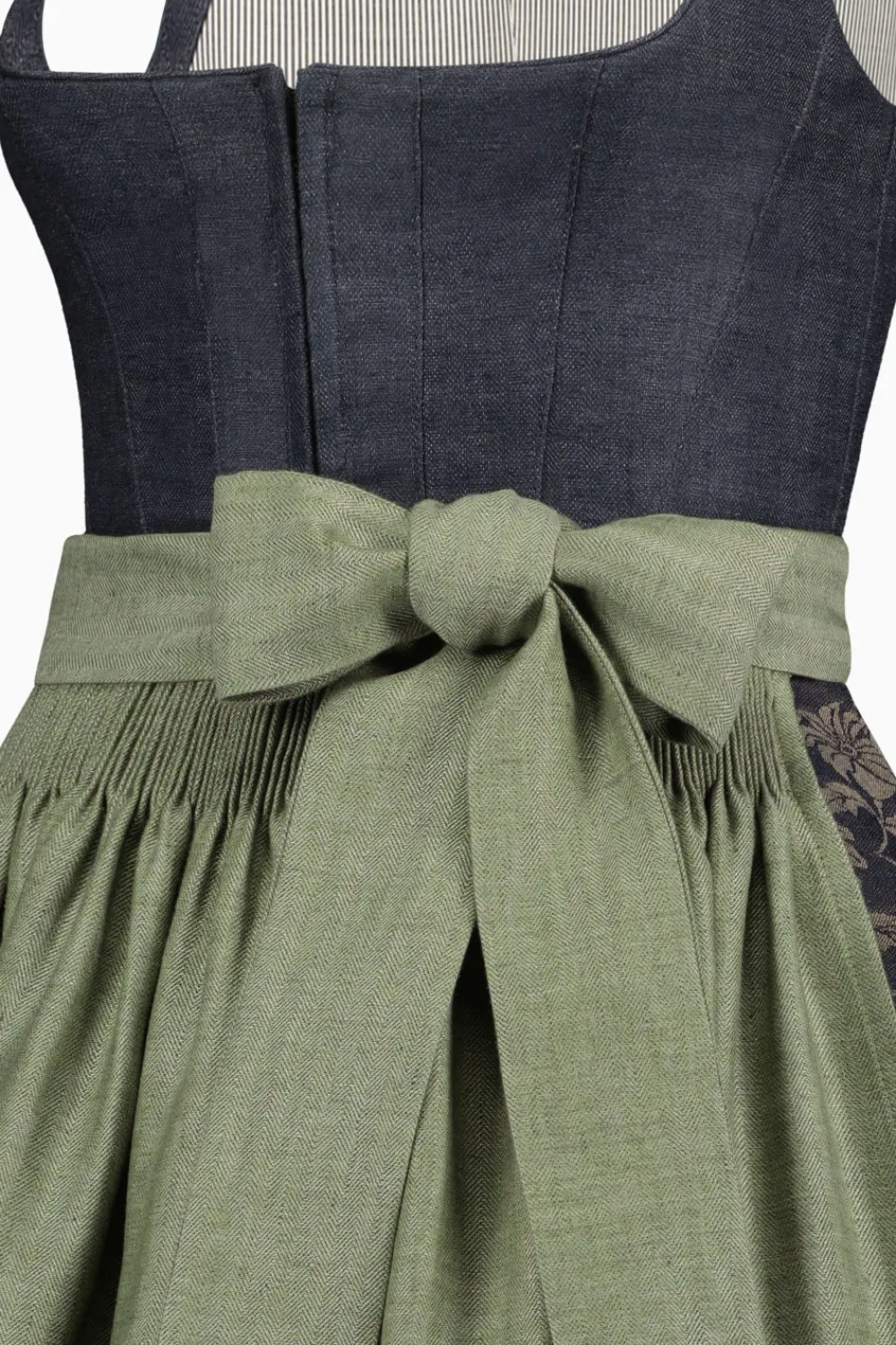 dirndl_antonia_3-4.webp Dirndl^Gottseidank Dirndl Antonia schiefergrau